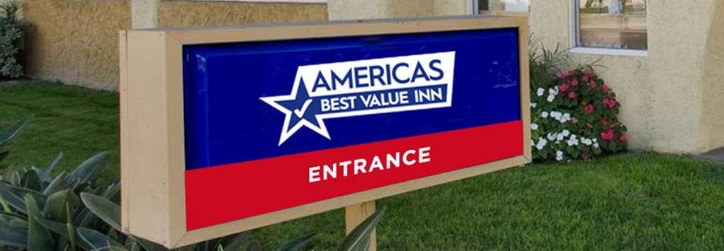 Days Inn & Suites By Wyndham Caseyville Εξωτερικό φωτογραφία
