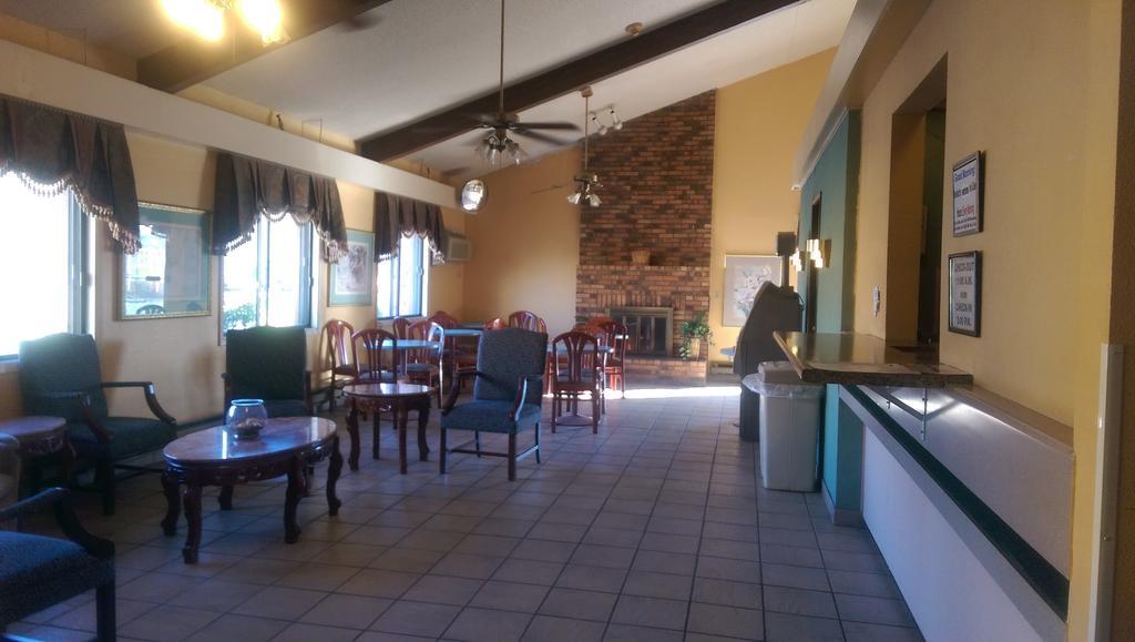 Days Inn & Suites By Wyndham Caseyville Εξωτερικό φωτογραφία