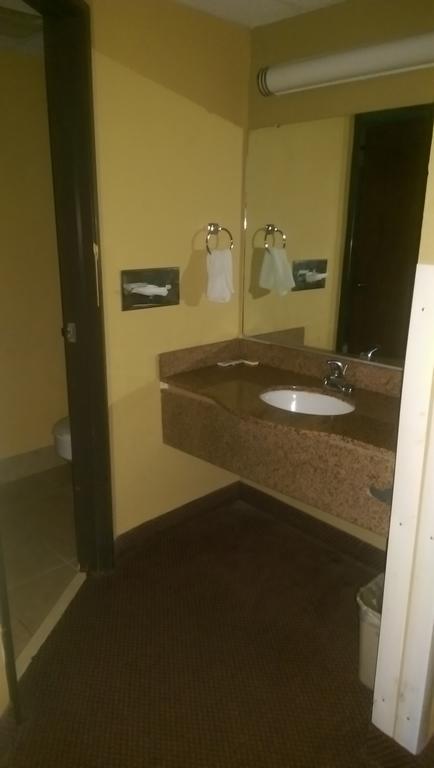 Days Inn & Suites By Wyndham Caseyville Δωμάτιο φωτογραφία
