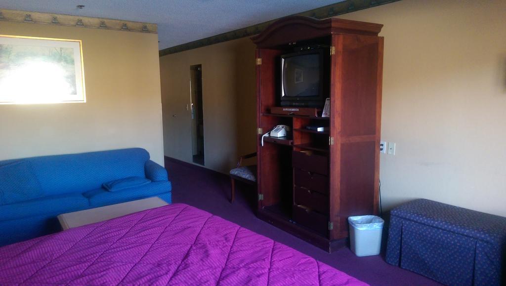 Days Inn & Suites By Wyndham Caseyville Δωμάτιο φωτογραφία