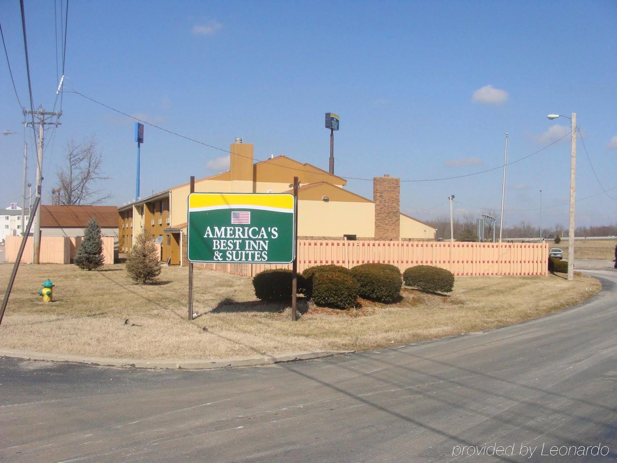 Days Inn & Suites By Wyndham Caseyville Εξωτερικό φωτογραφία